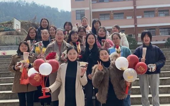 “明媚三月、卿乃佳人”