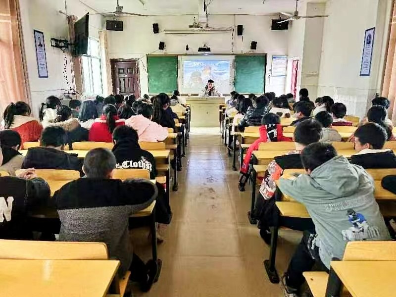 少年凌云志，逐夢(mèng)趁春風(fēng)