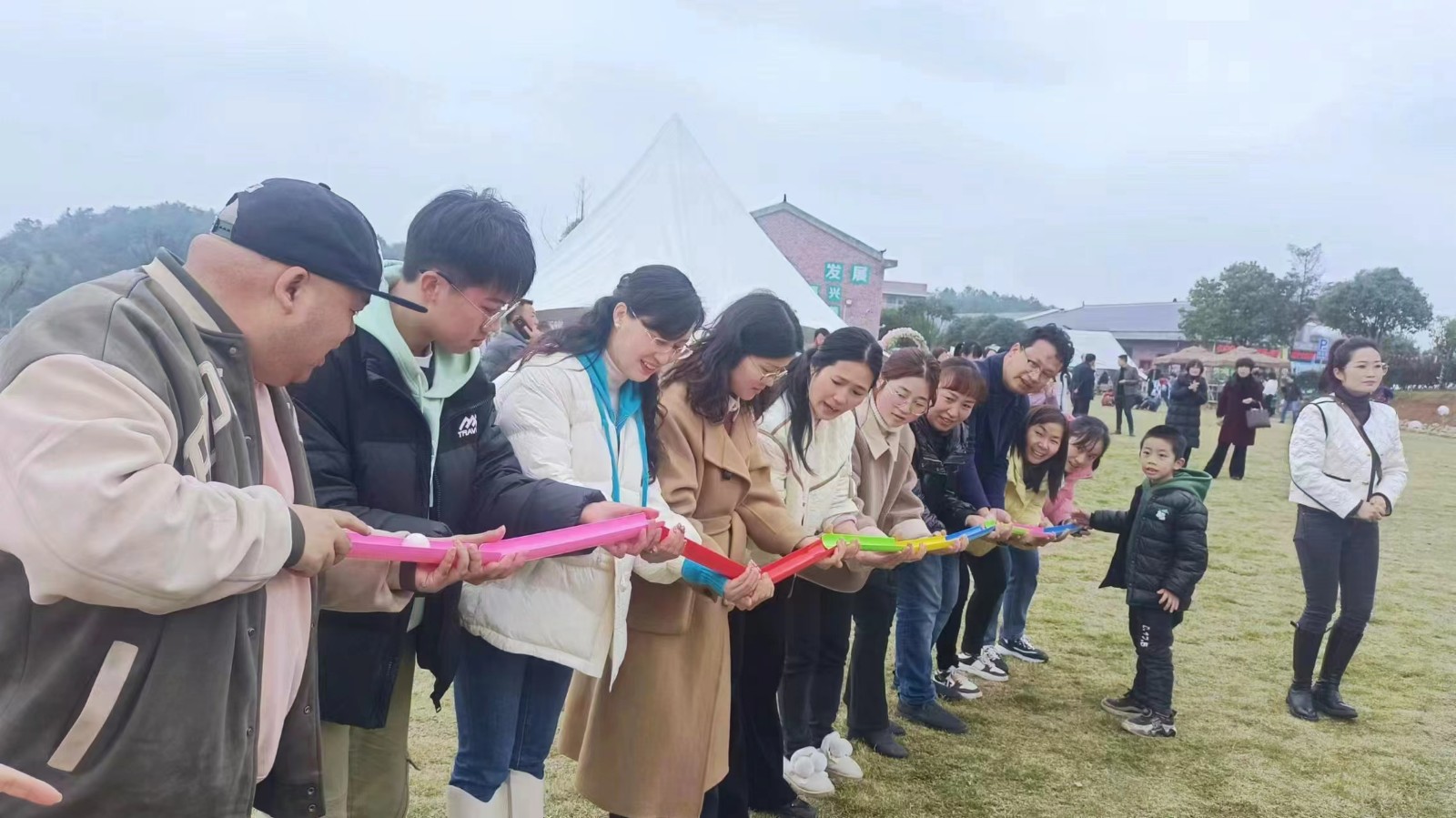 巾幗展英姿 筑夢(mèng)新時(shí)代