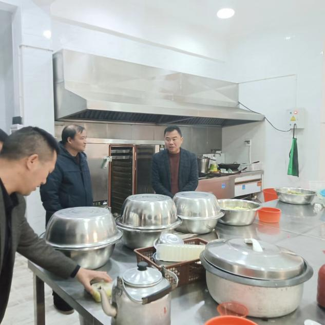 安全檢查排隱患，細(xì)致落實(shí)護(hù)校園