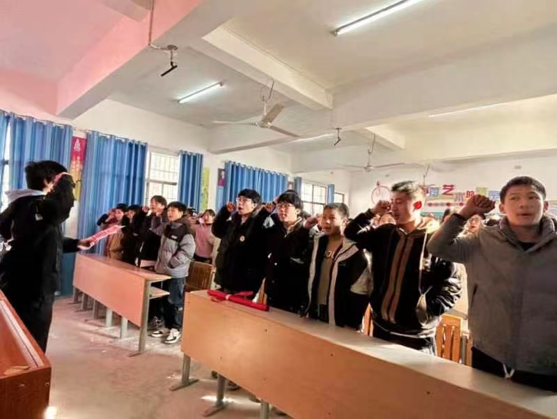 新寧縣崀山鎮(zhèn)崀山學(xué)校 舉行中考百日誓師會(huì)