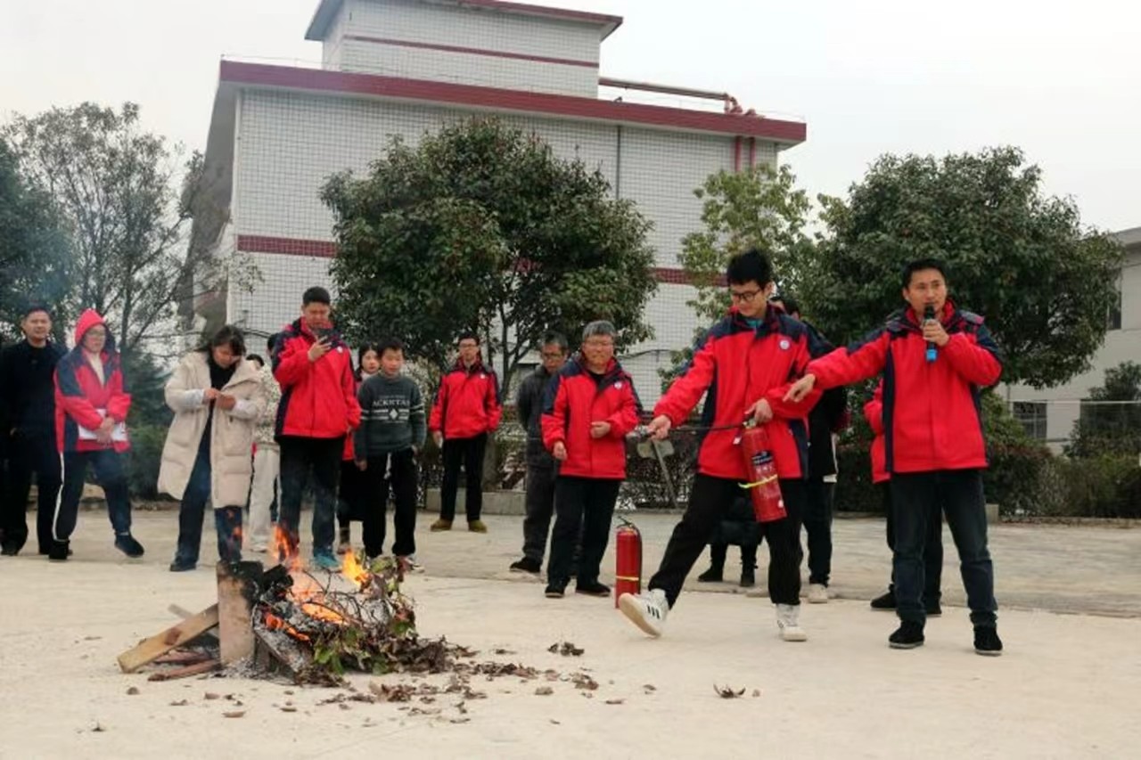 邵陽縣下花橋鎮(zhèn)中學(xué)消防安全演練? ? ?