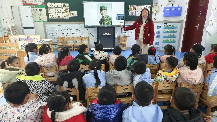 童心向黨學(xué)雷鋒 植樹護(hù)綠我先行