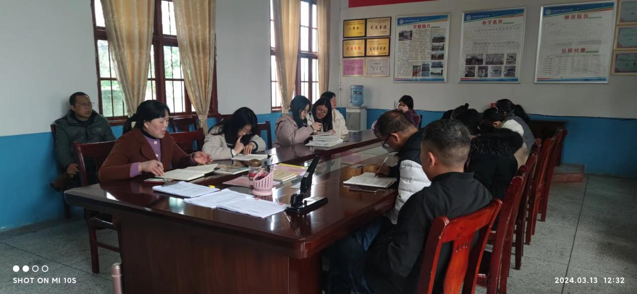 萬塘鄉(xiāng)白馬田中心小學(xué) 召開師德師風建設(shè)專題工作會