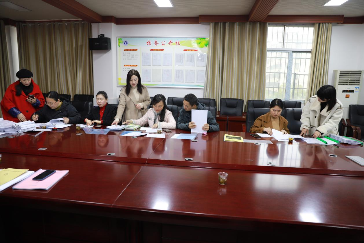 城區(qū)二小迎接宋家塘街道中心學校開學工作檢查