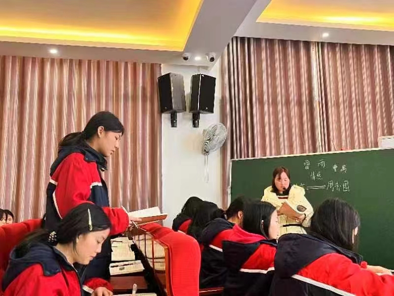 開往成長的“示范號”列車，出發(fā)