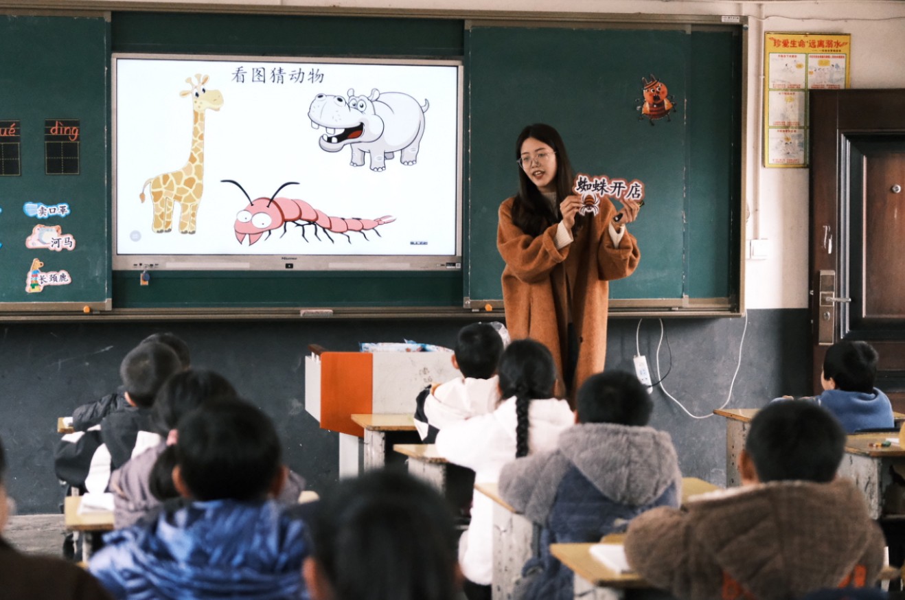 邵陽天心手拉手 結(jié)對共建促發(fā)展 長沙市天心區(qū)沙湖橋小學(xué)到邵陽縣霞塘云中心完小開展送教捐贈公益行活動