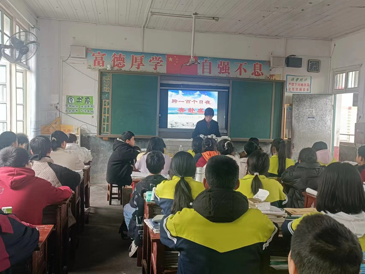 鏗鏘誓言擂戰(zhàn)鼓，堅(jiān)定信念揚(yáng)風(fēng)帆