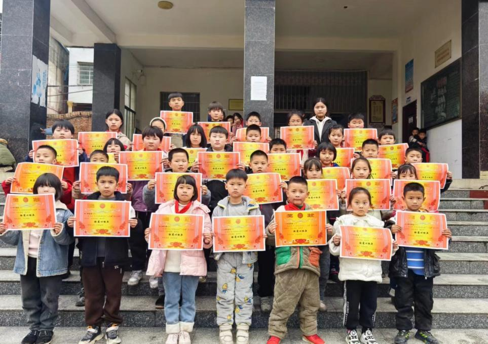 涓涓細(xì)流匯成海，點(diǎn)點(diǎn)愛心送真情