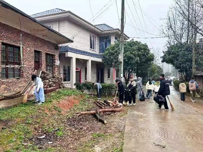 傳承雷鋒精神，綻放時(shí)代光芒