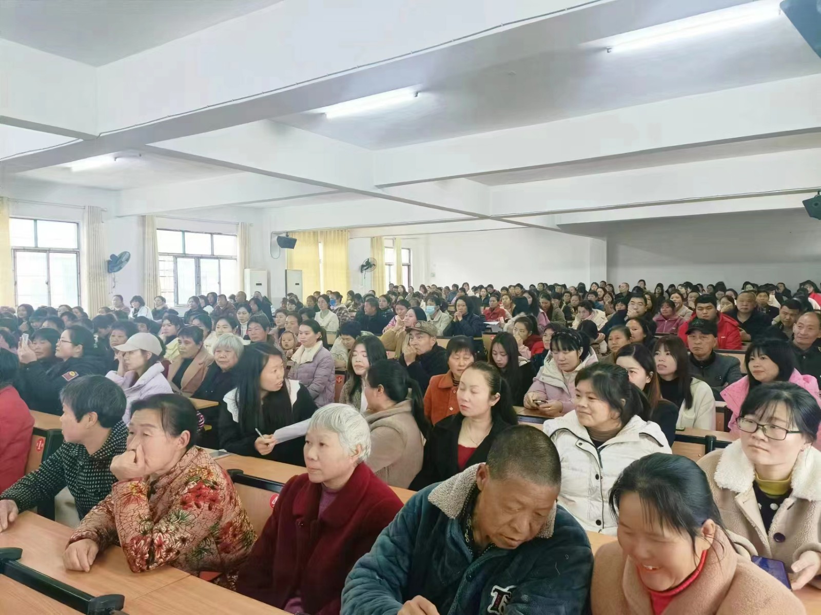 高沙鎮(zhèn)中心小學(xué)開(kāi)展“利劍護(hù)蕾 護(hù)航成長(zhǎng)”