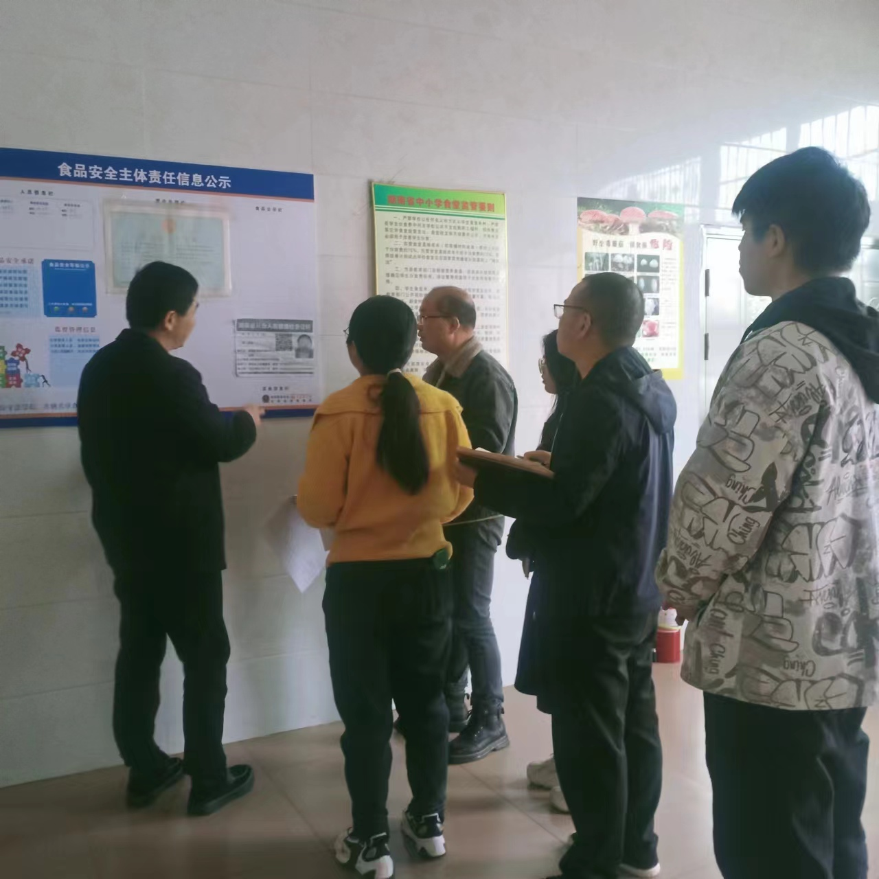 領(lǐng)導(dǎo)督查食品安全，為師生安全保駕護(hù)航
