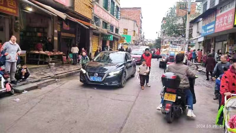 武岡市紅星小學(xué)多措并舉整治校園周邊交通頑瘴痼疾