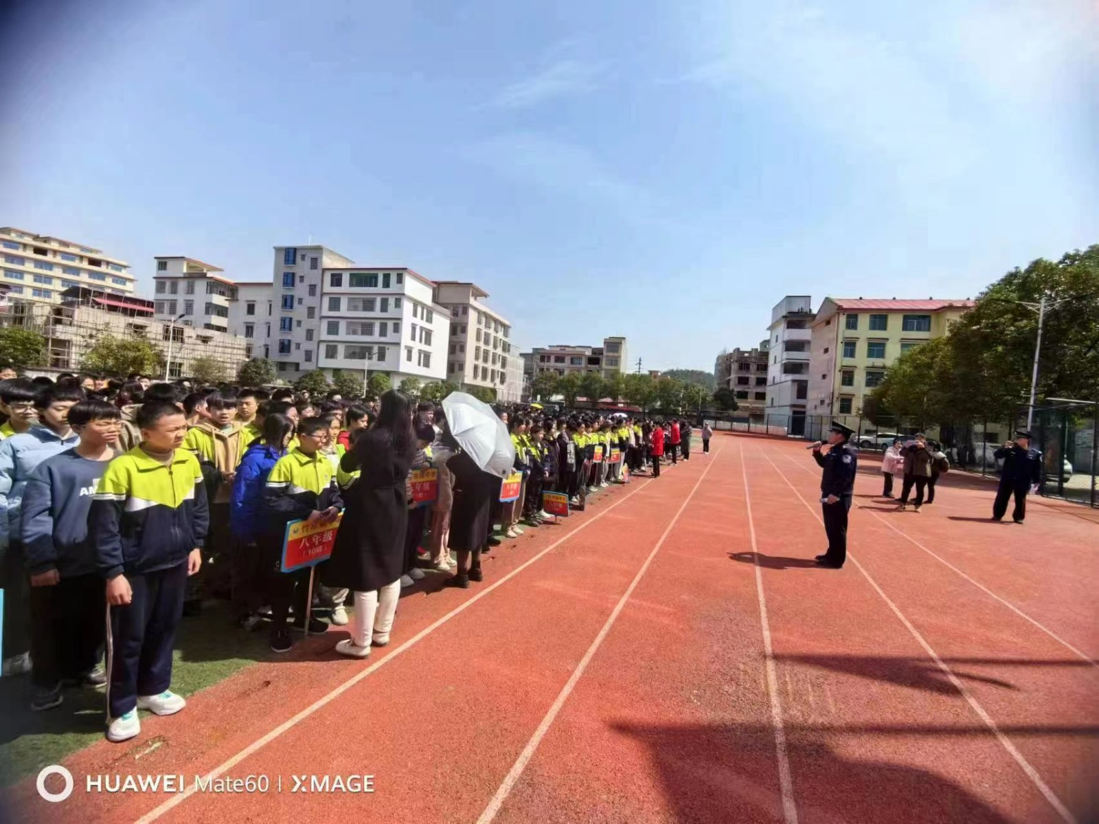 鐵路知識(shí)進(jìn)校園，愛(ài)路護(hù)路記心中