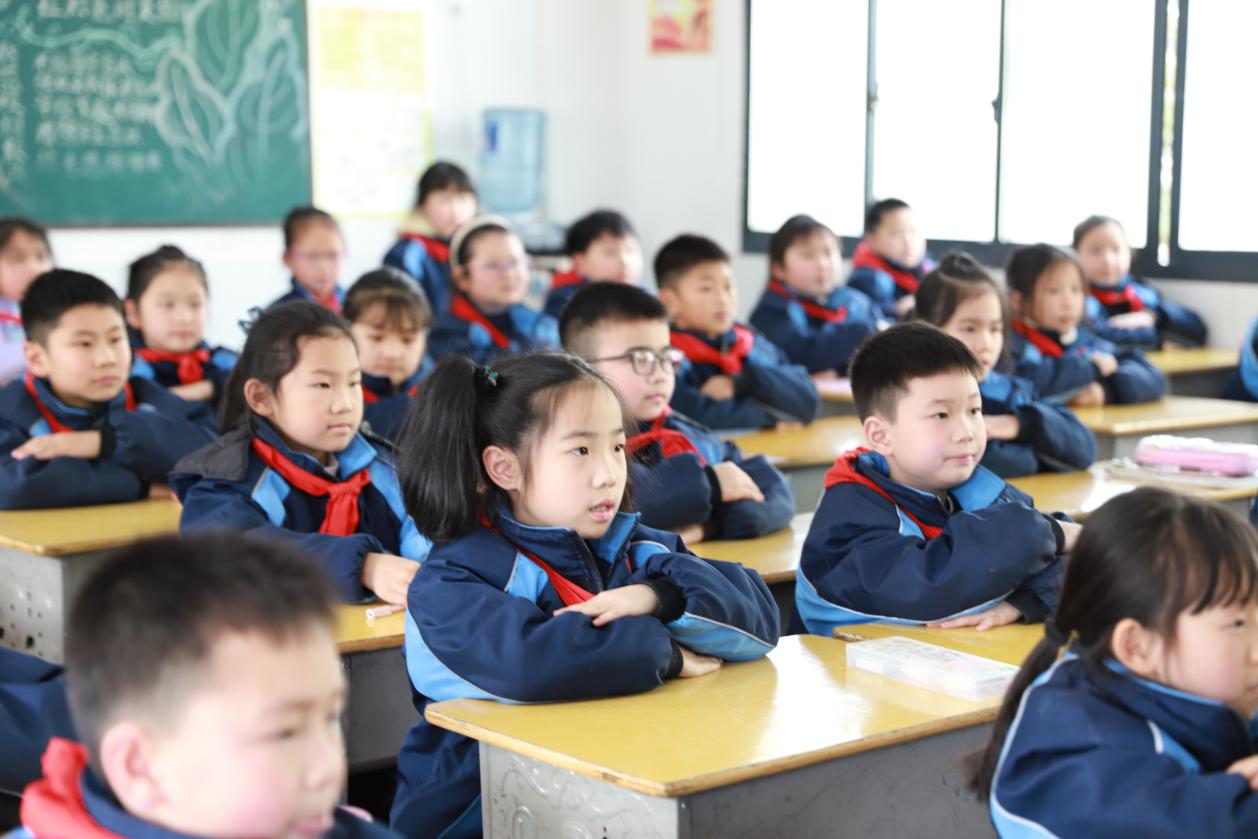 城區(qū)二小開展“好家風(fēng)·好傳承”主題宣傳