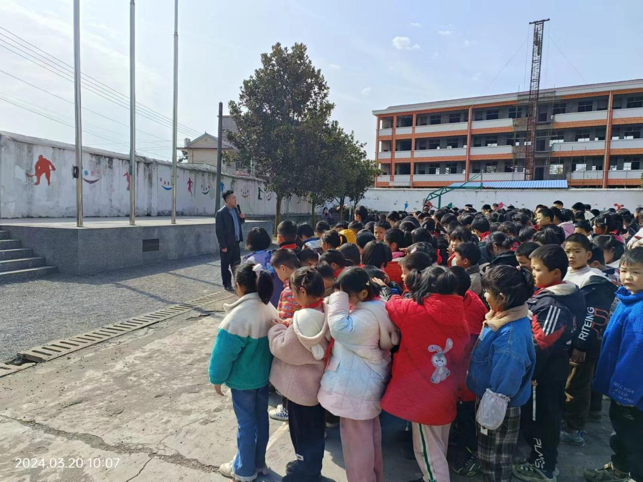 法制宣傳進(jìn)校園