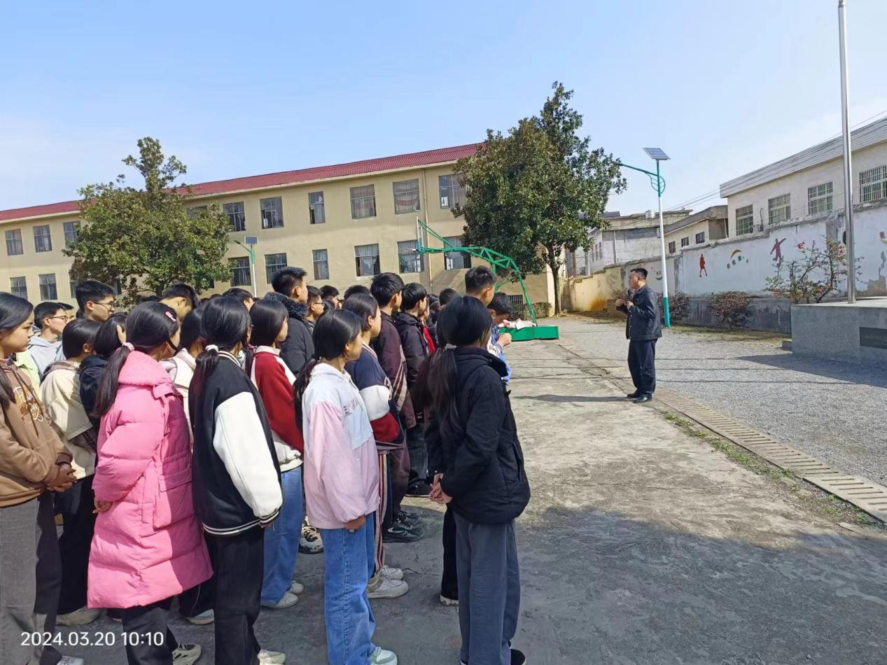 法制宣傳進(jìn)校園