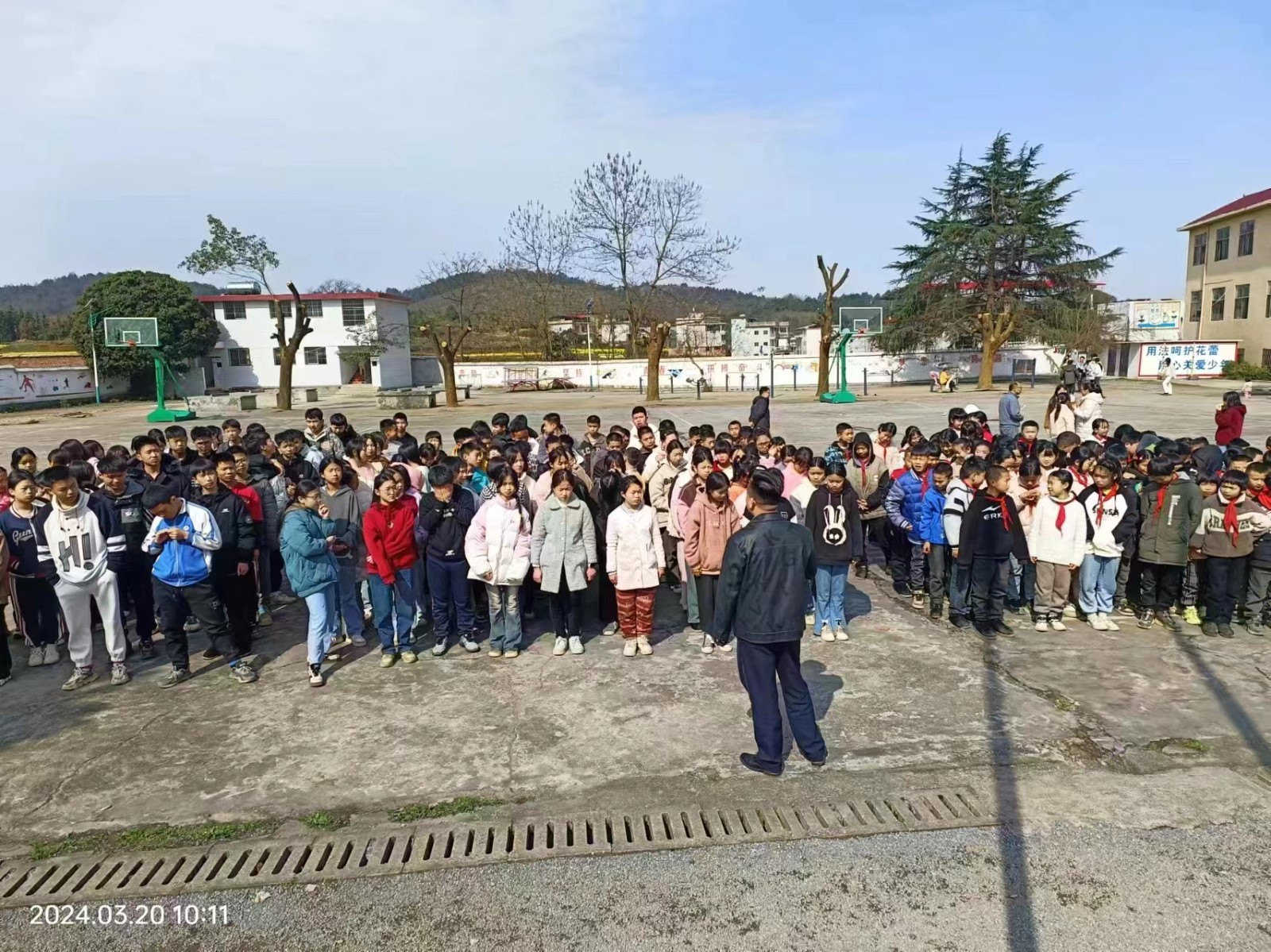 法制宣傳進(jìn)校園