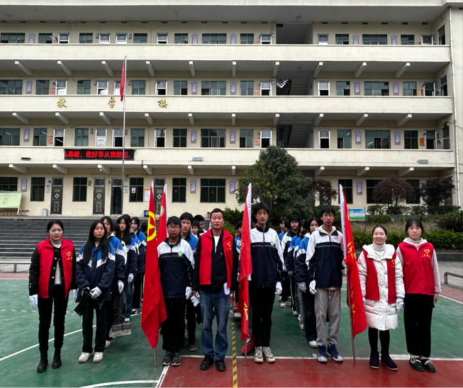 學雷鋒助環(huán)保，黨團攜手共創(chuàng)美麗家園