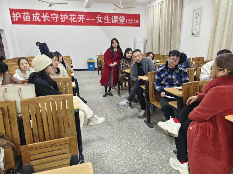 金稱市鎮(zhèn)中心完小組織開展畢業(yè)班教師動(dòng)員會(huì)議