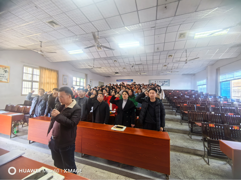 宣誓明志，嚴(yán)守規(guī)矩正言行 立德育人，秉持初心育英才