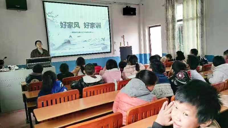 塘田市鎮(zhèn)三角小學開展“好家風·好傳承”主題宣傳
