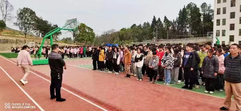 三閣司鎮(zhèn)五里九年義務(wù)制學(xué)校開展“校園消防安全疏散演練”活動(dòng)