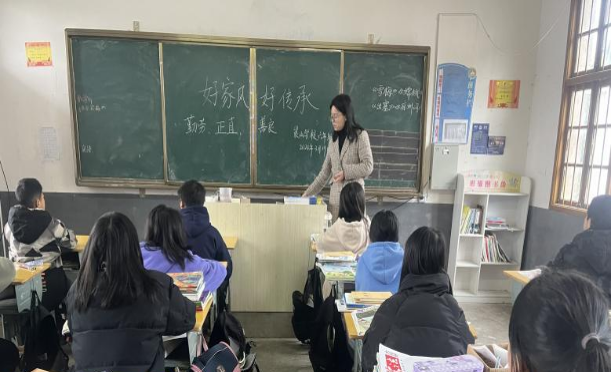 新寧縣崀山鎮(zhèn)崀山學(xué)校開(kāi)展“好家風(fēng)·好傳承” 主題活動(dòng)