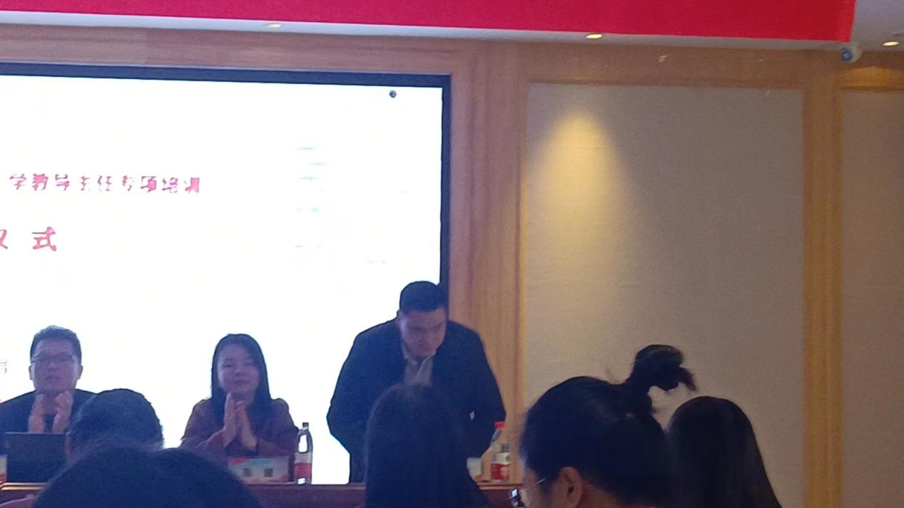 邵陽(yáng)縣教師發(fā)展中心舉辦“湘教關(guān)愛(ài)行”