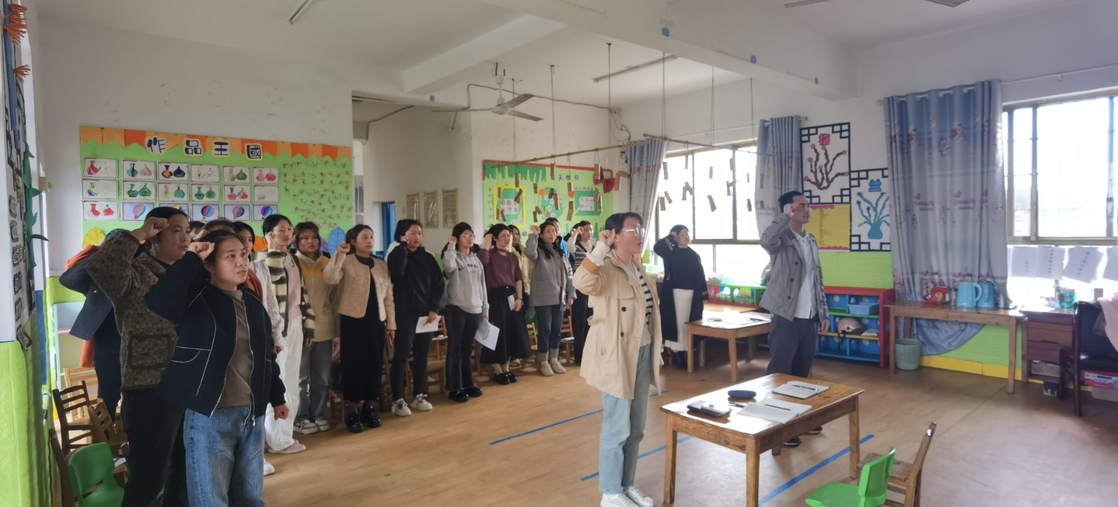 回龍寺鎮(zhèn)中心幼兒園師德師風(fēng)專項(xiàng)整治會(huì)