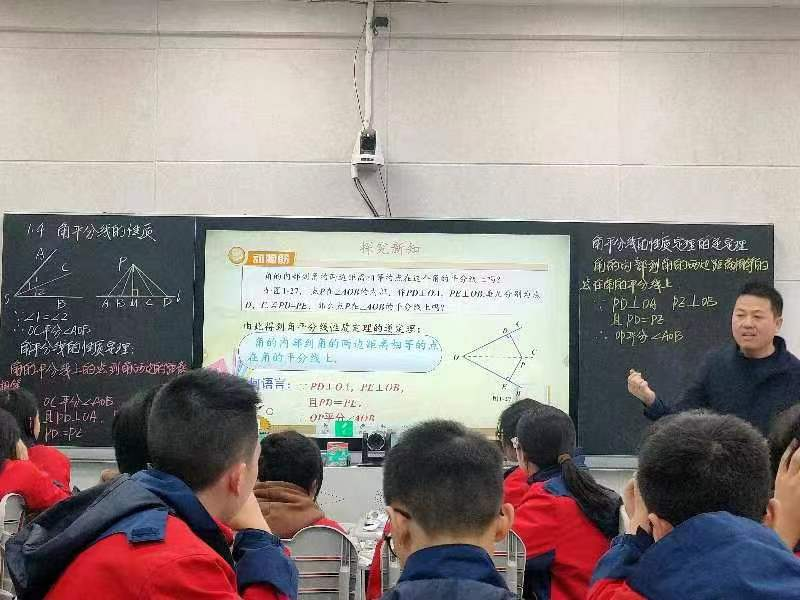 尋數(shù)學(xué)魅力，展師生風(fēng)采