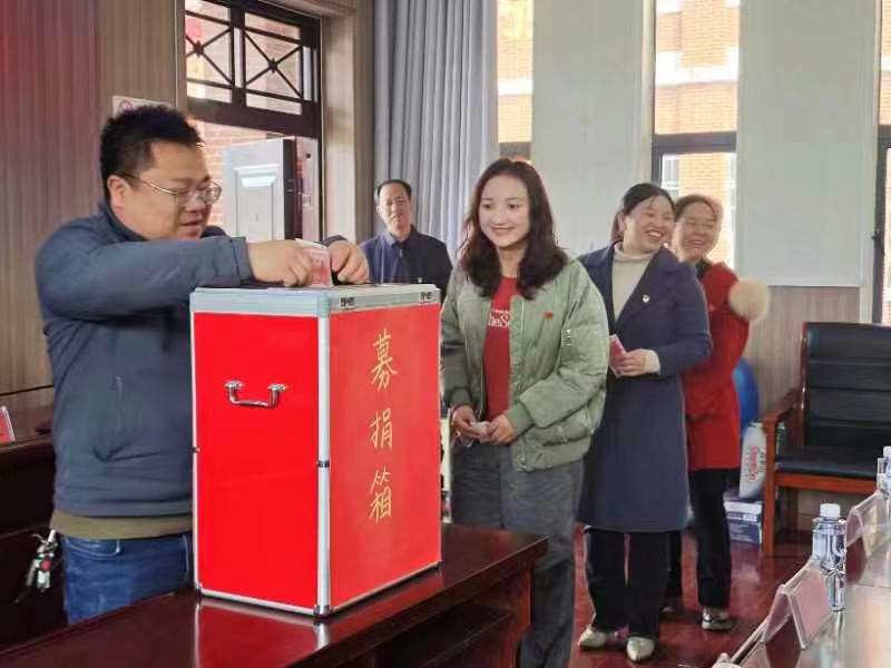 春意暖人心，陽光滿校園