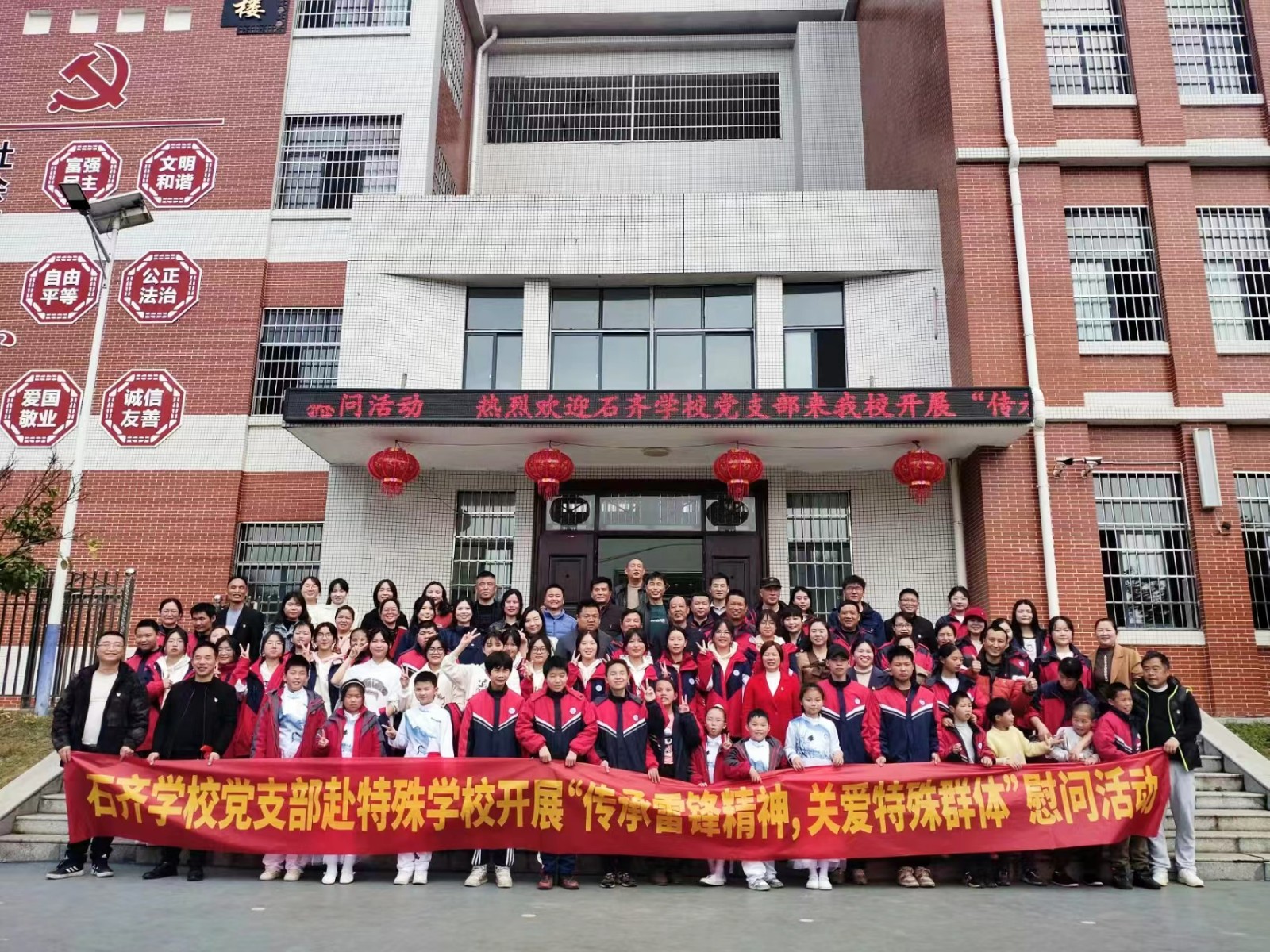 春意暖人心，陽光滿校園