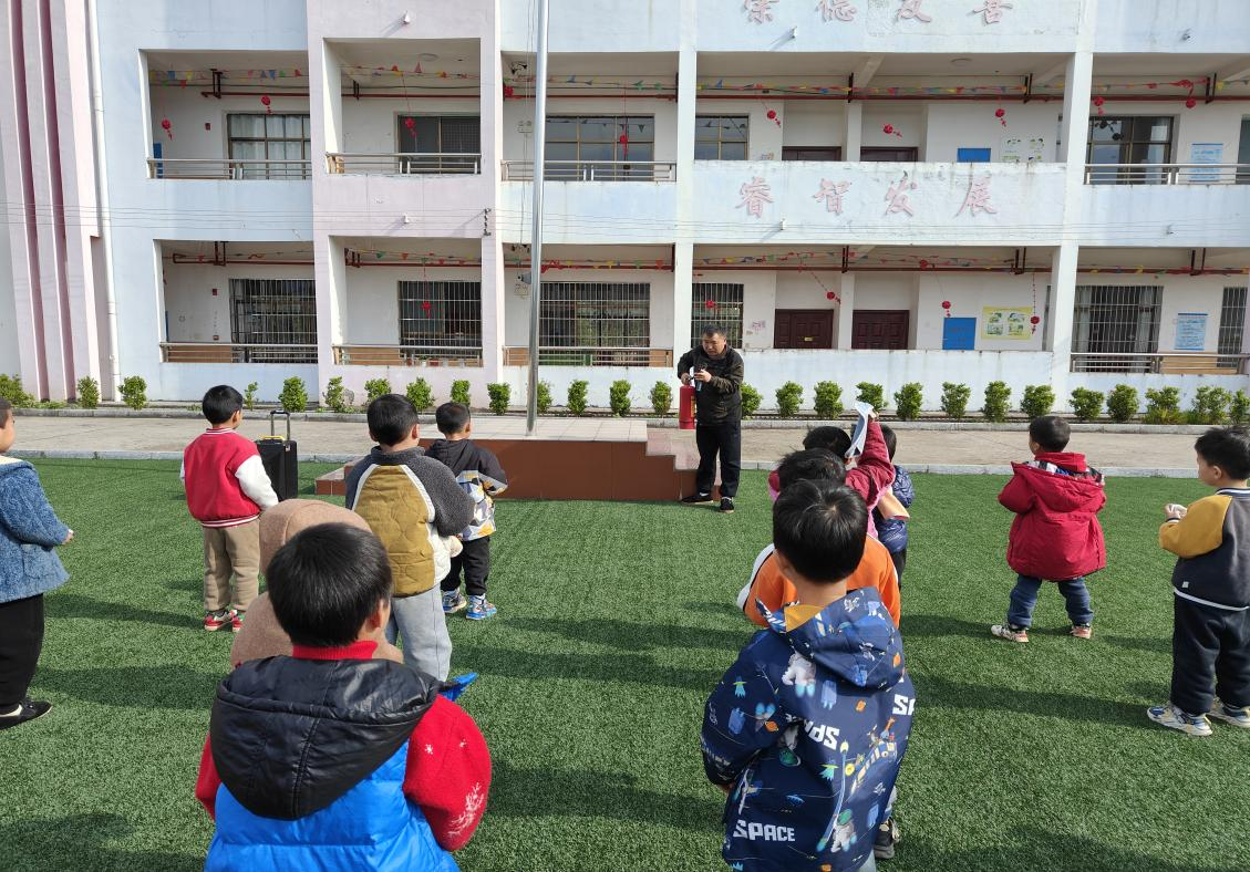 萬塘鄉(xiāng)白馬田幼兒園開展消防安全演練