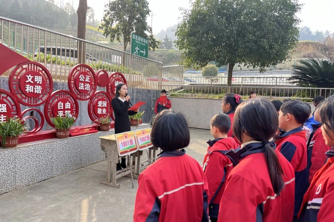 拼搏創(chuàng)造奇跡，努力成就未來