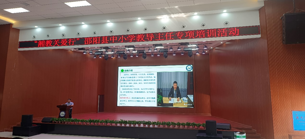 校本研修促成長，學無止境提素養(yǎng)