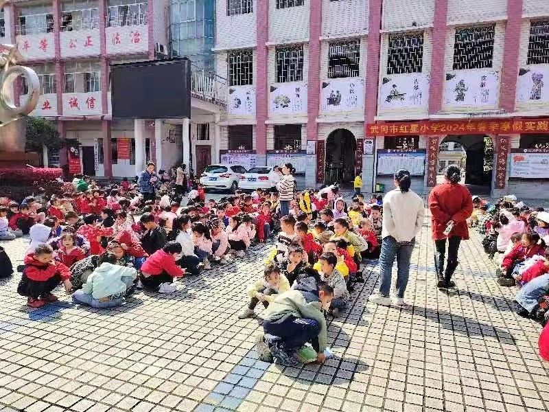 開展防震、消防、防恐、防暴綜合安全演練