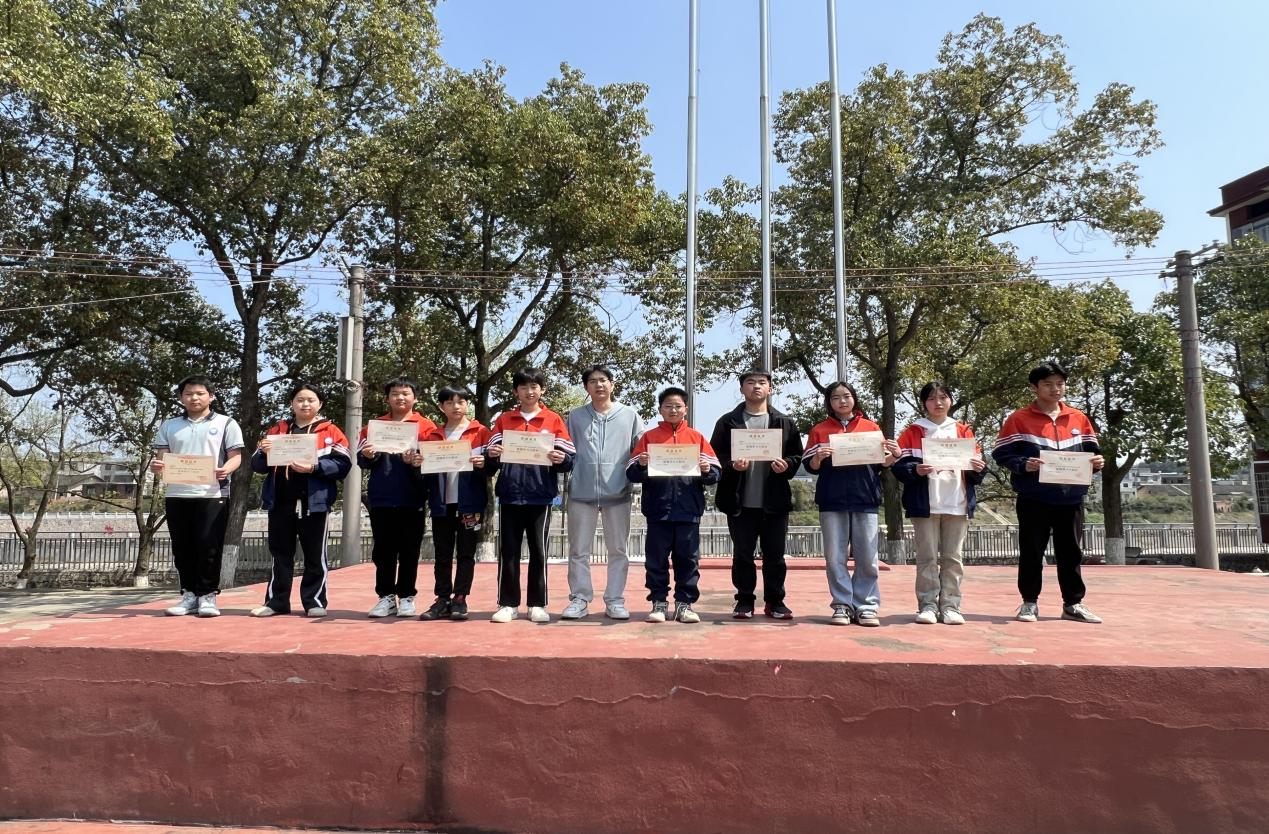 金稱(chēng)市鎮(zhèn)中學(xué)3.5學(xué)雷鋒活動(dòng)圓滿(mǎn)落幕