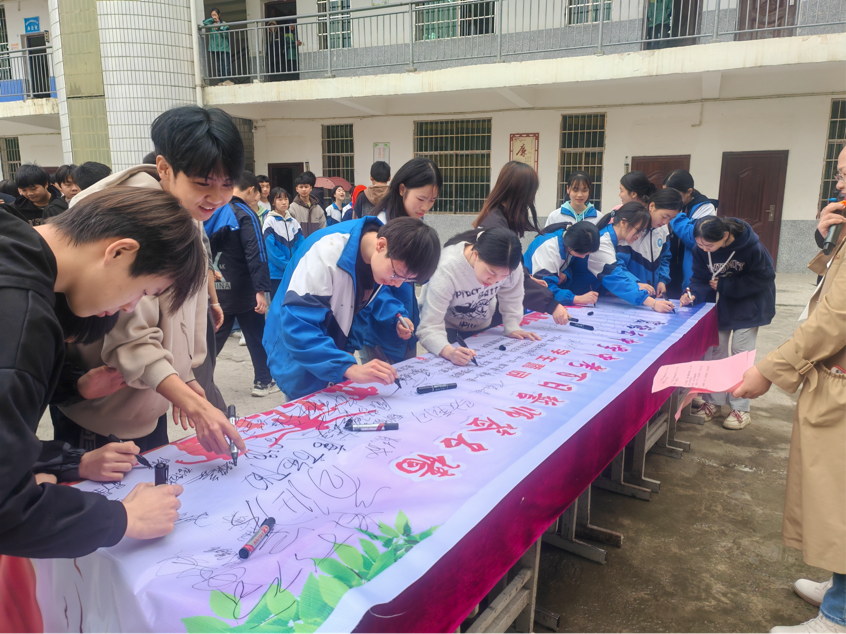 立誓沖刺奮中考，共繪青春譜華章