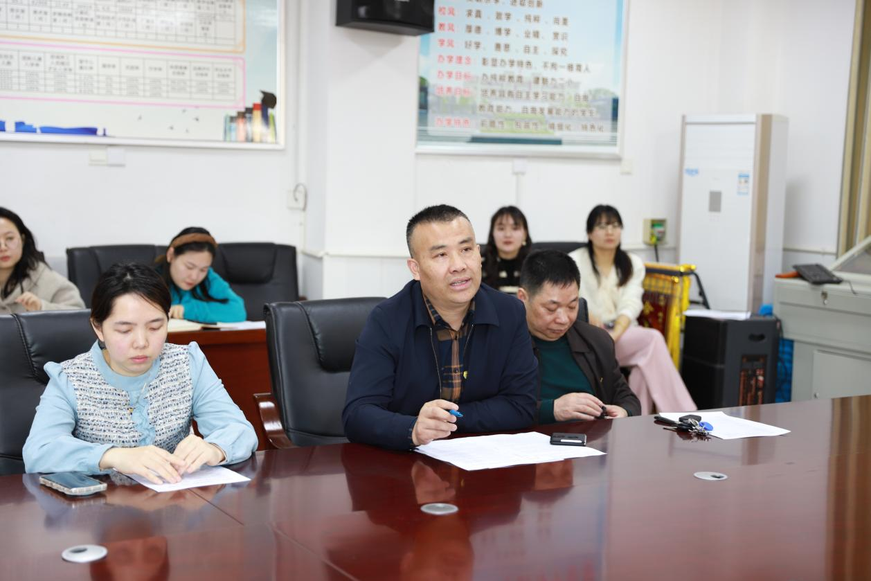 城區(qū)二小開(kāi)展鑄牢中華民族共同體意識(shí)主題宣講活動(dòng)