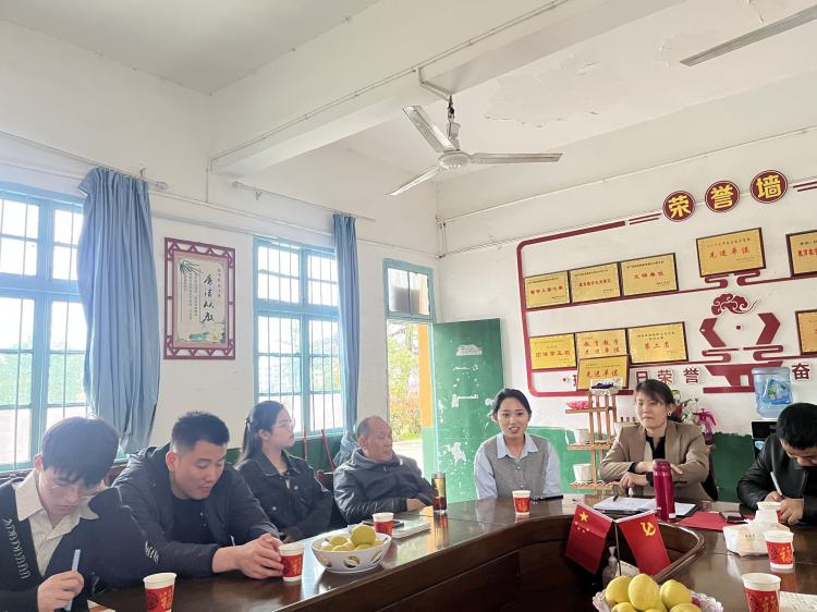 下花橋鎮(zhèn)中心學(xué)校和杉木橋中學(xué)開展校際交流活動(dòng)