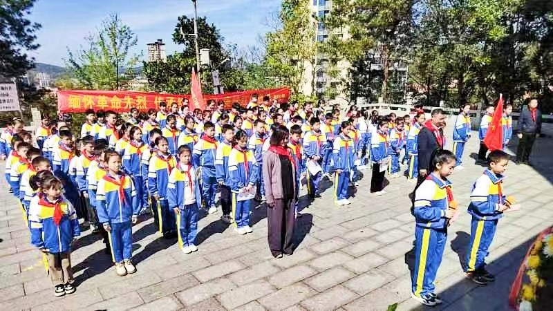 緬懷革命先烈 傳承紅色基因