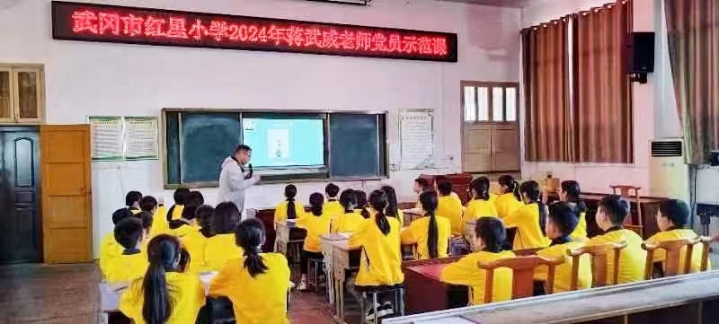 培養(yǎng)科學(xué)興趣，點(diǎn)燃科學(xué)夢想