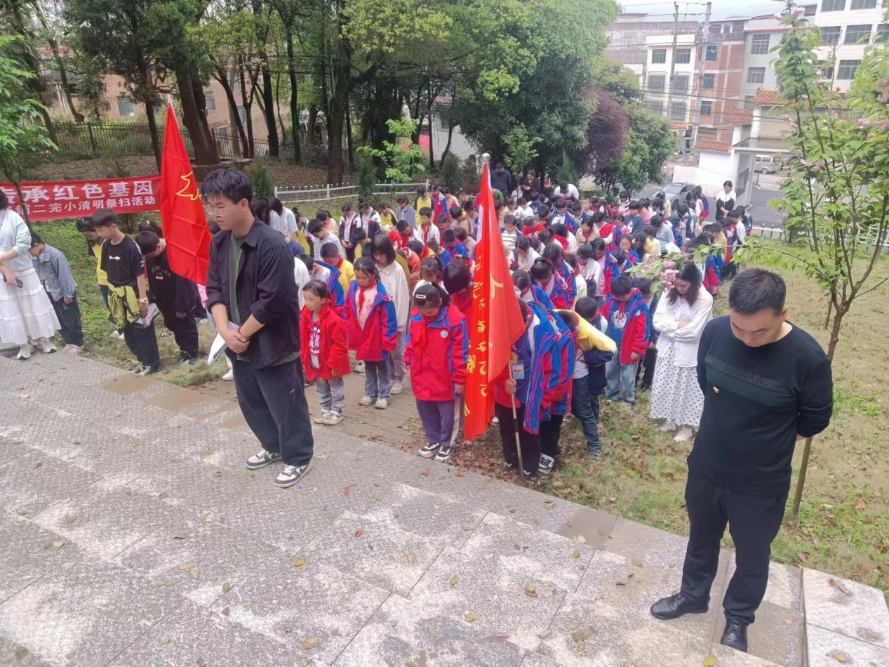 下花橋鎮(zhèn)中心完小清明祭英烈活動(dòng)