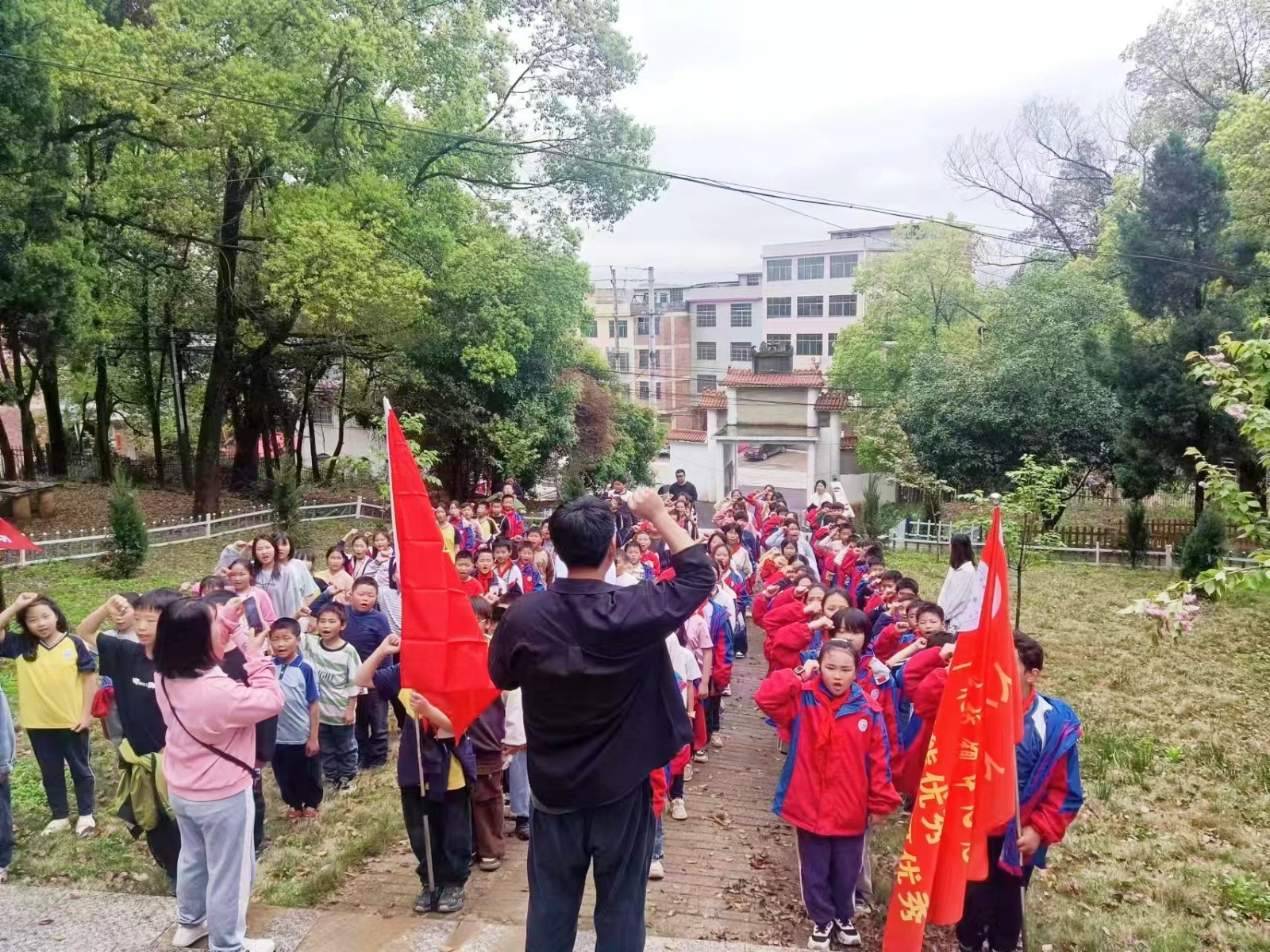 下花橋鎮(zhèn)中心完小清明祭英烈活動(dòng)