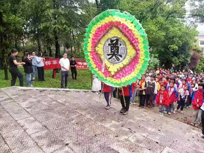 下花橋鎮(zhèn)中心完小清明祭英烈活動(dòng)