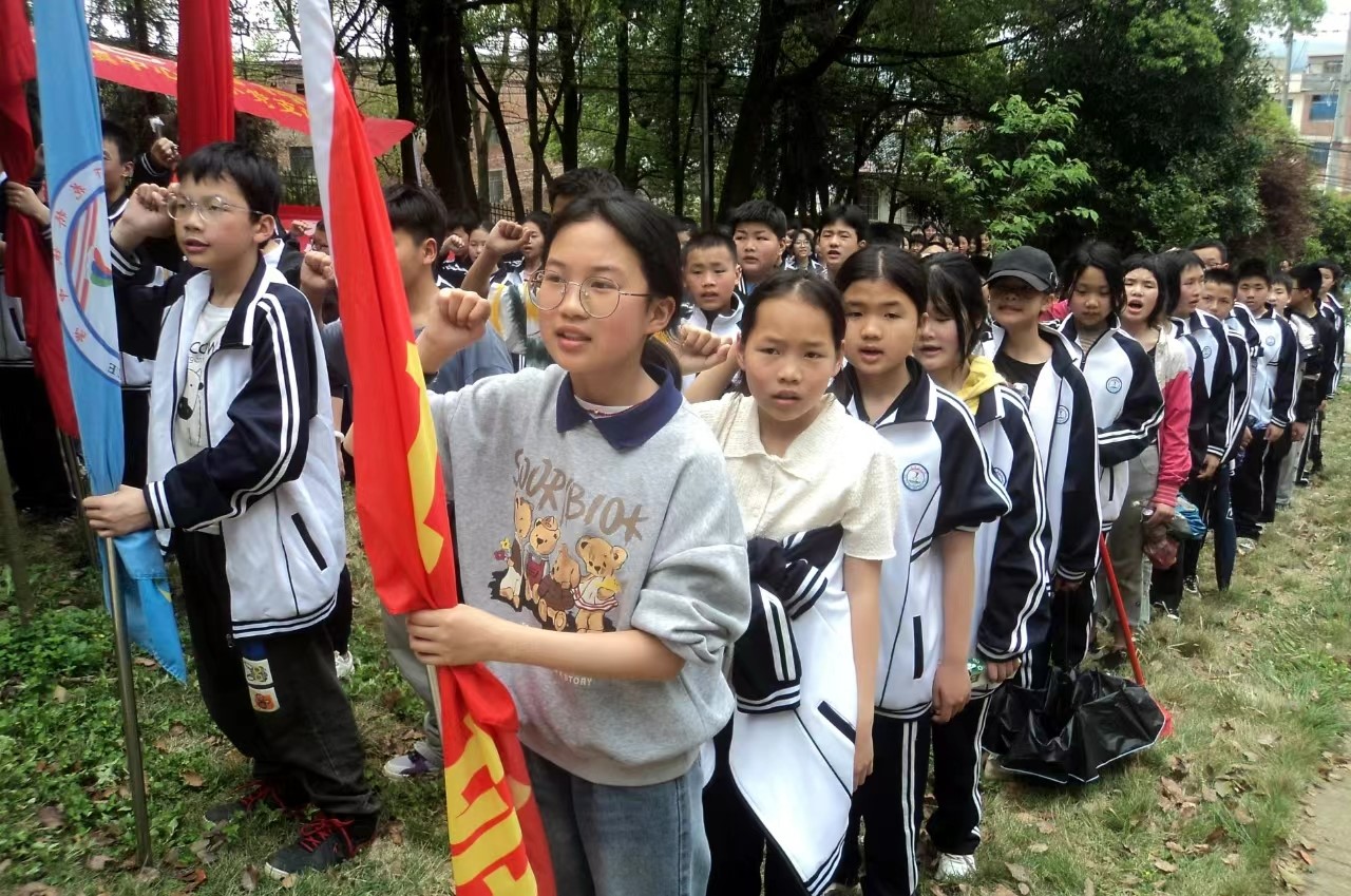 “追尋紅色記憶 .弘揚革命精神”主題黨日活動隆重舉行? ? ? ? ? ?