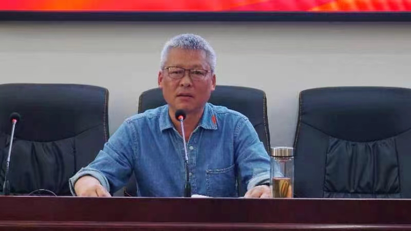 堅(jiān)守師德，行穩(wěn)致遠(yuǎn)