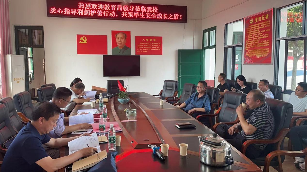 強(qiáng)化利劍護(hù)蕾與師德師風(fēng)建設(shè)