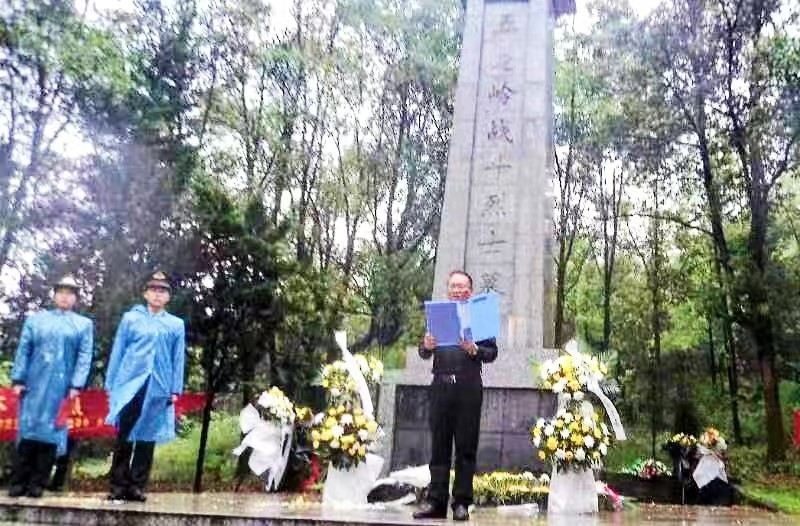 邵陽縣第二高級(jí)中學(xué)國防班別樣的清明祭掃活動(dòng)